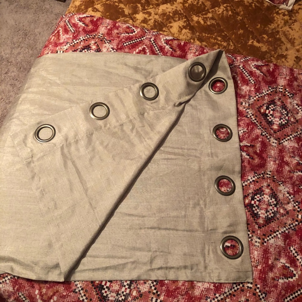 Single panel Curtain - Picture 3 of 4